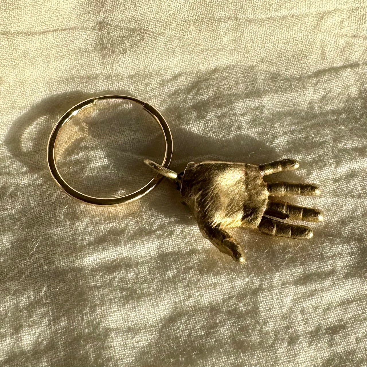 HAND NECKLACE