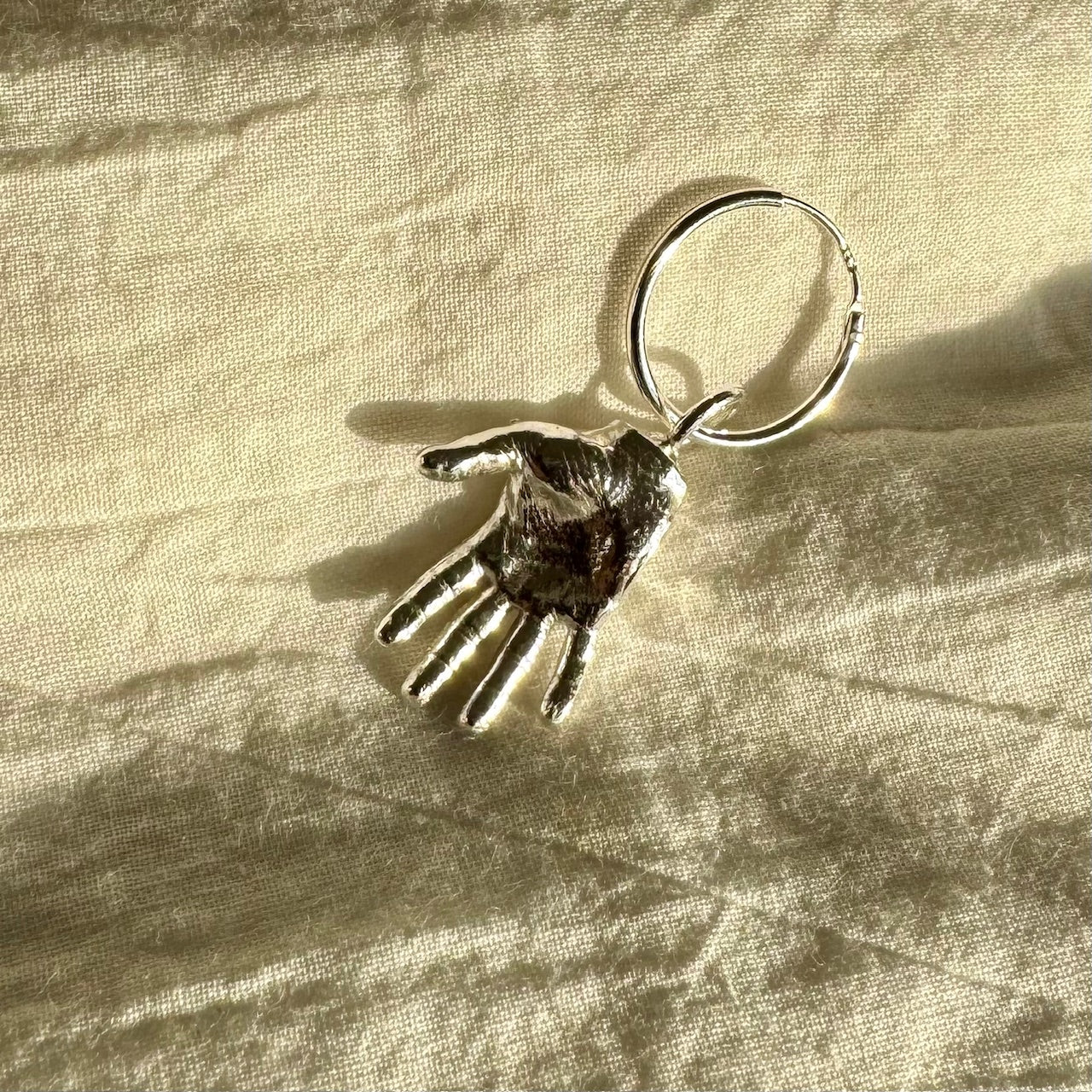 HAND NECKLACE